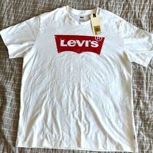 NWT LEVI’s Crisp White T-Shirt w/Red Logo, Men’s Large